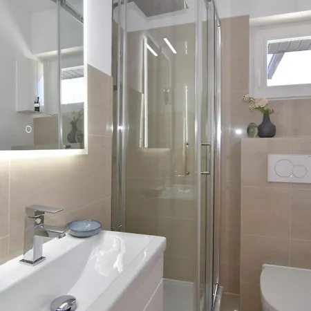 Bismarckstrasse 5a, Whg 12 *